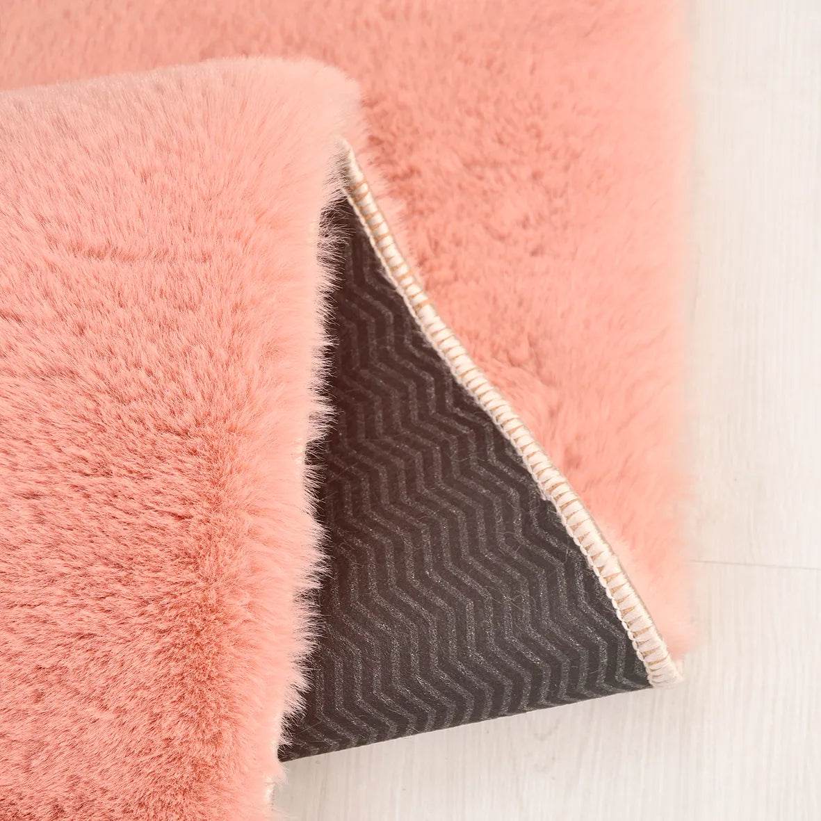 Yüksek Kalite Tavşan Poly Peluş Halı - Ekstra Yumuşak ve Kaymaz